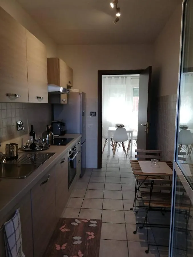 Parri 33 Bologna Fiera 4+1 Guest Parking On Demand Apartment 0*,  Italy