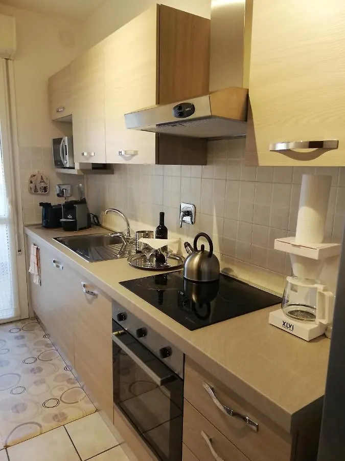 Parri 33 Bologna Fiera 4+1 Guest Parking On Demand Apartment