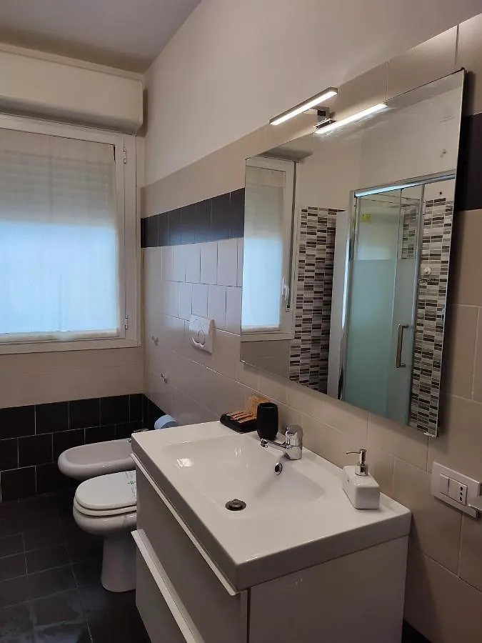 Parri 33 Bologna Fiera 4+1 Guest Parking On Demand Apartment 0*,
